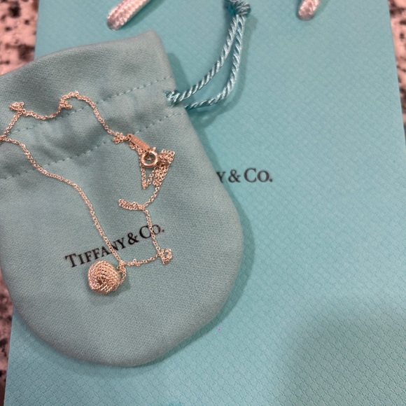Tiffany twist knot pendant - Picture 3 of 5